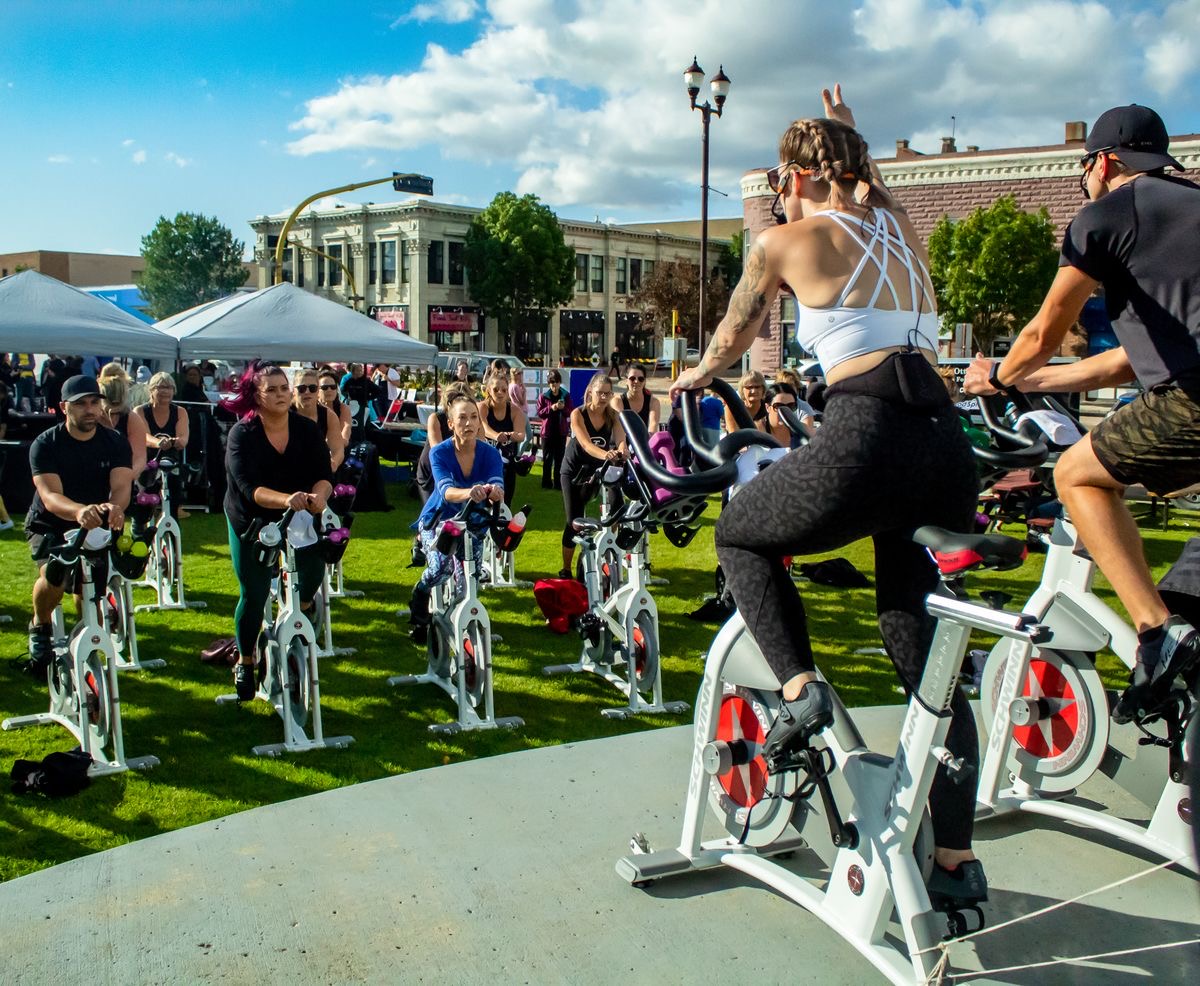 MHR members at an outdoor spin experience